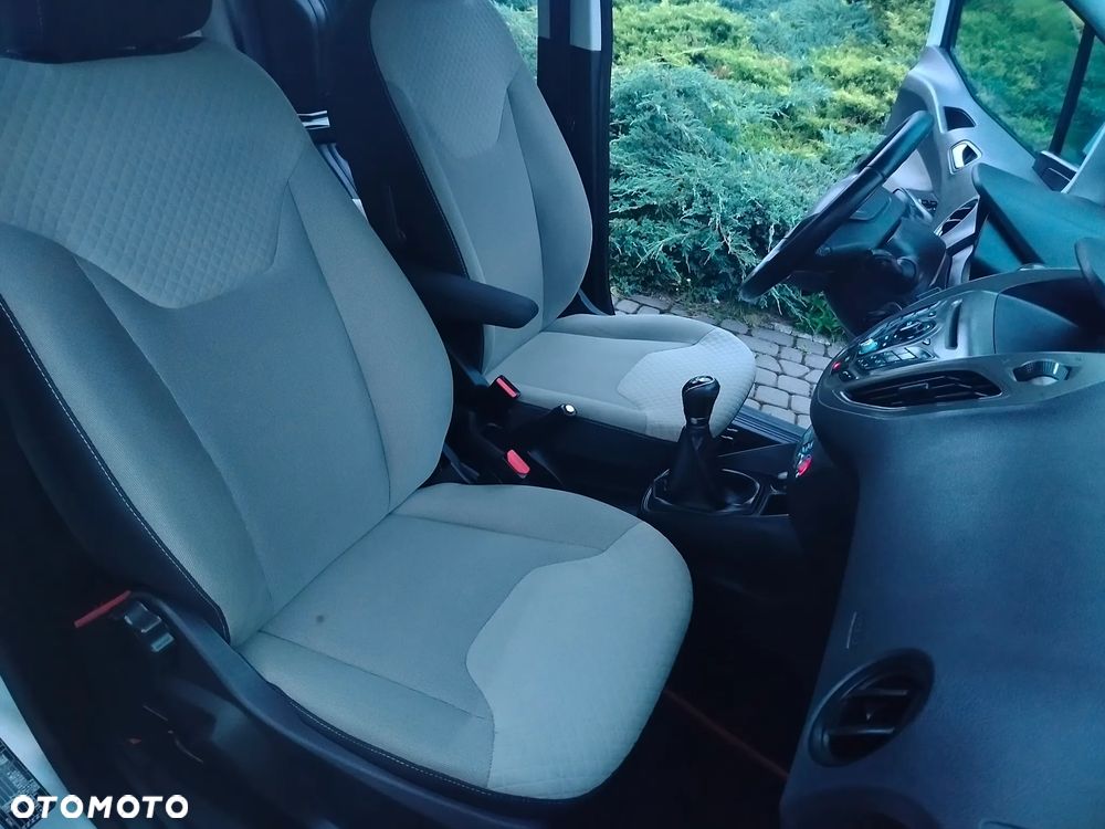 Ford Tourneo Courier 1.6 TDCi S&S Titanium - 29