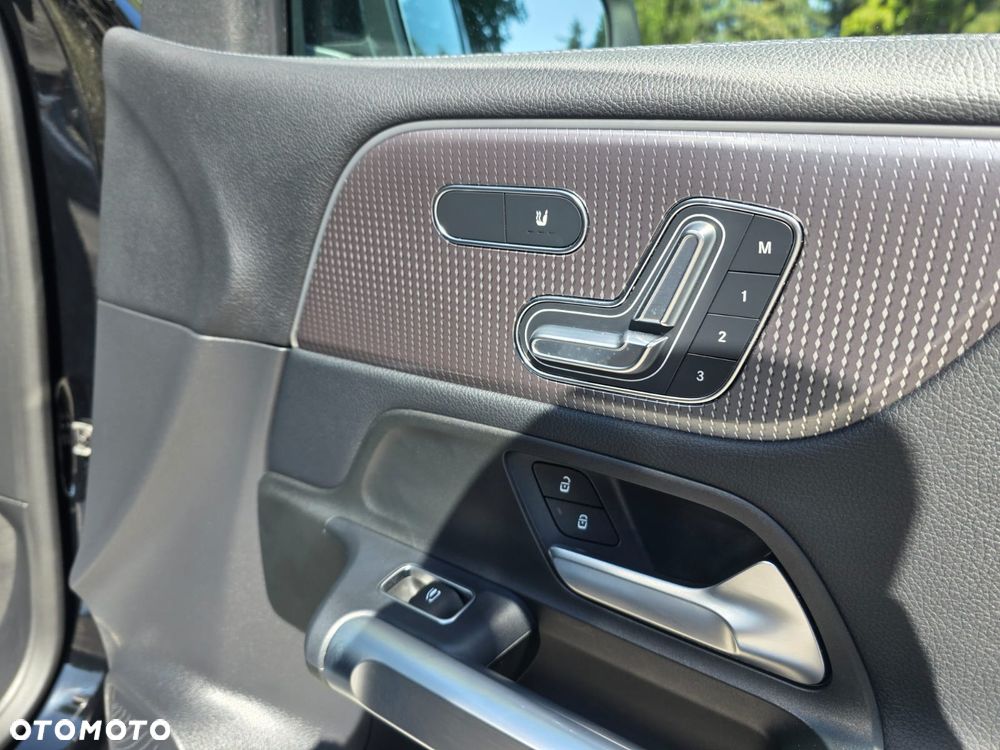 Mercedes-Benz EQB 300 4Matic Electric Art - 28