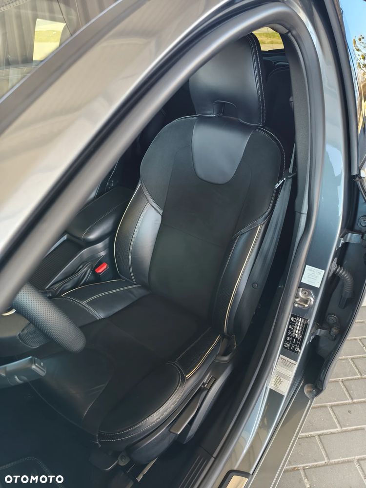 Volvo V40 D3 Geartronic Summum - 20