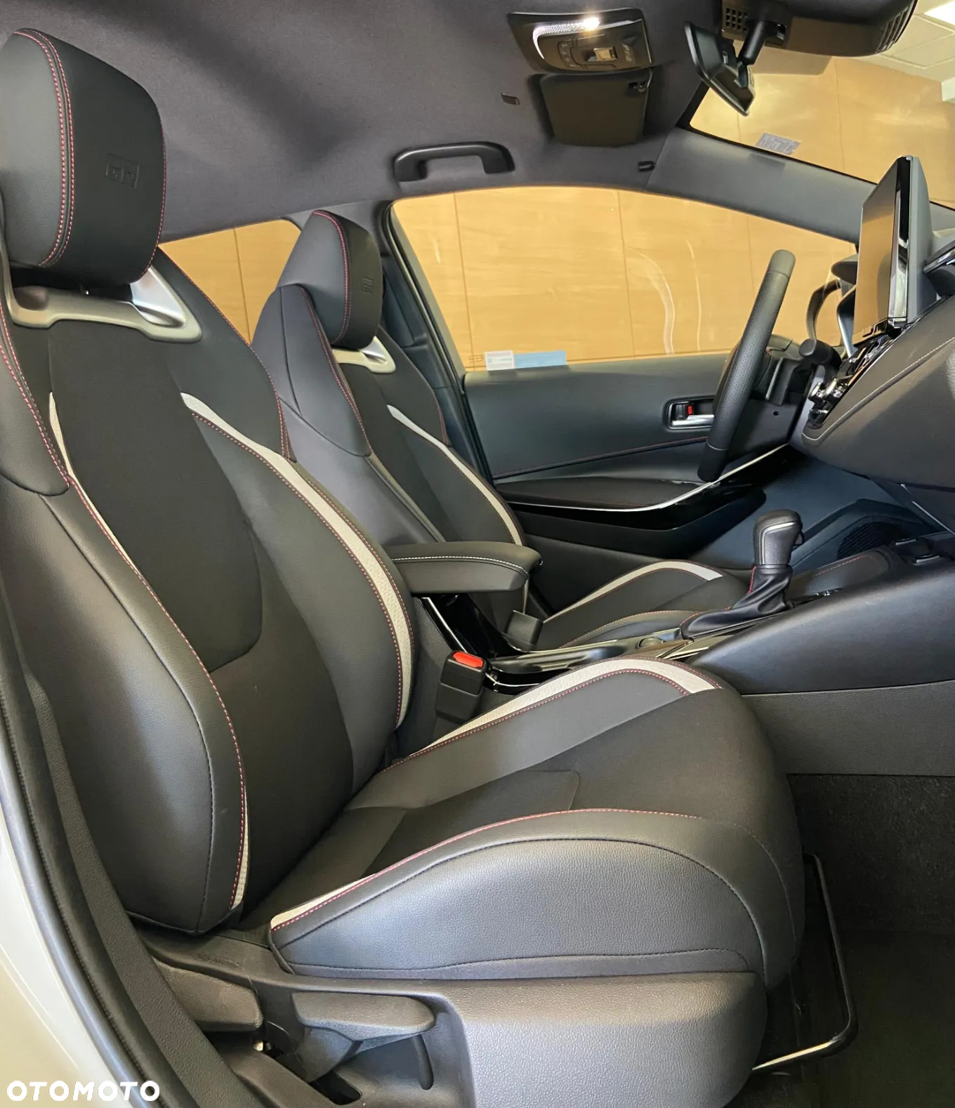 Toyota Corolla 2.0 Hybrid GR Sport Dynamic - 18