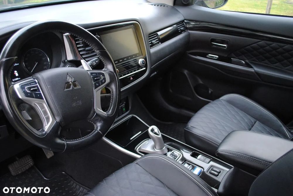 Mitsubishi Outlander - 15