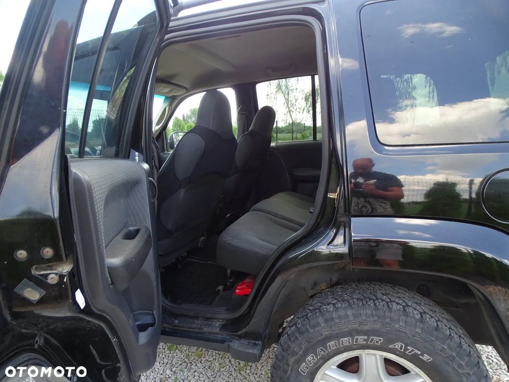 Jeep Liberty - 16