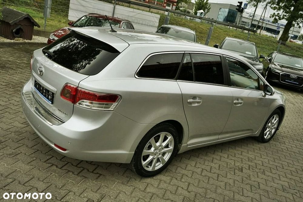 Toyota Avensis - 8