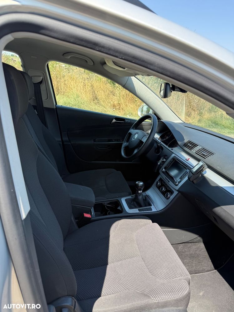 Volkswagen Passat Variant 2.0 Blue TDI SCR Comfortline - 13