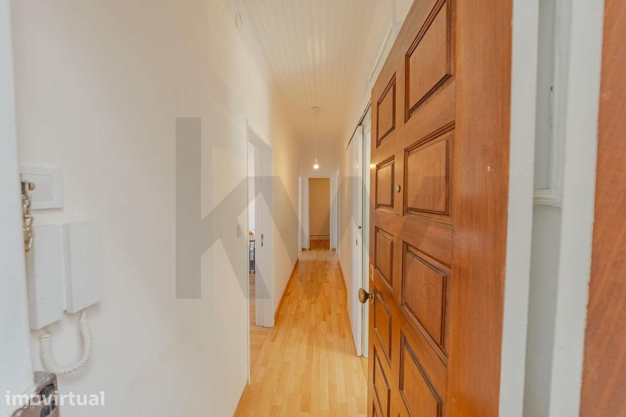 Luminoso T2+1 renovado com Closet e Vista Desafogada – São Vicente - Grande imagem: 3/23