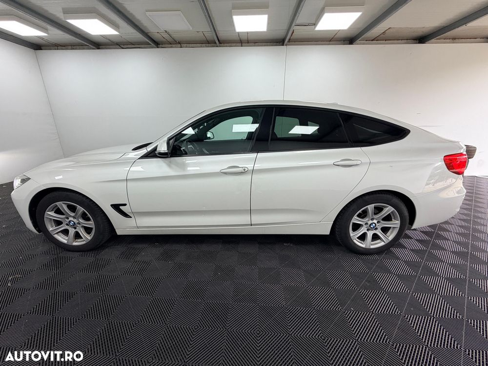 BMW Seria 3 318d Aut. Luxury Line - 24