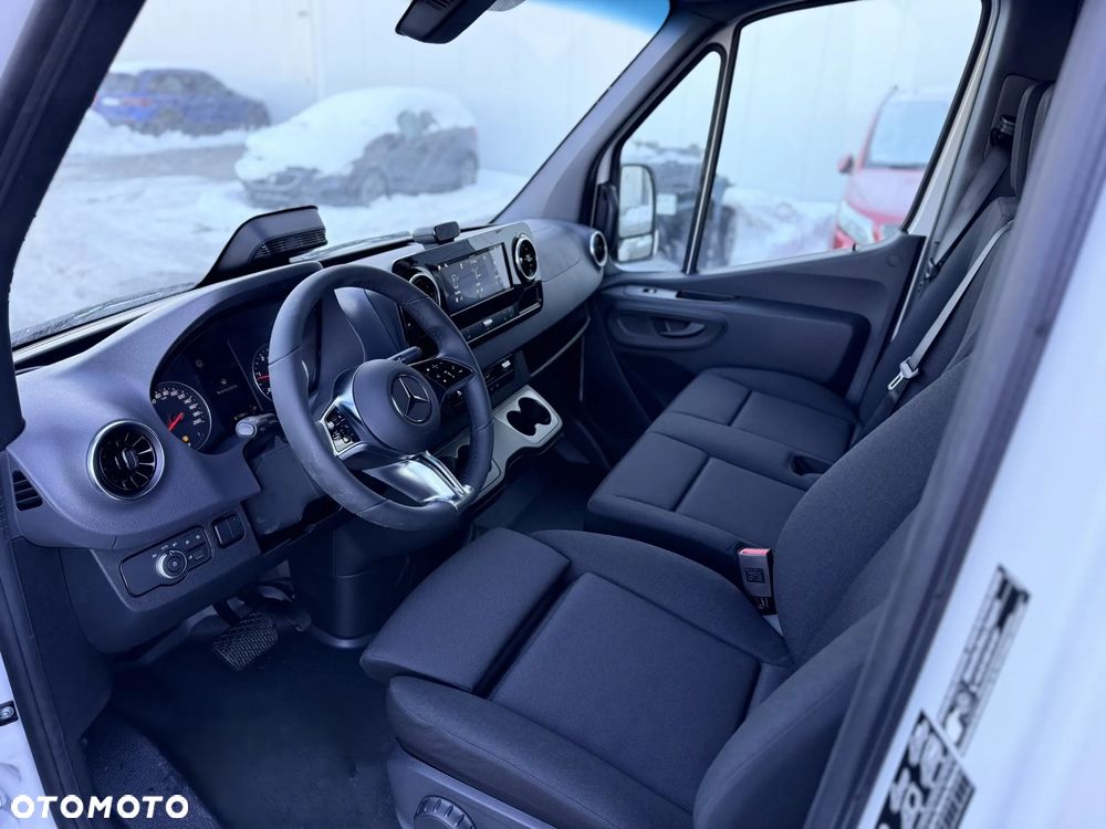 Mercedes-Benz Sprinter - 10