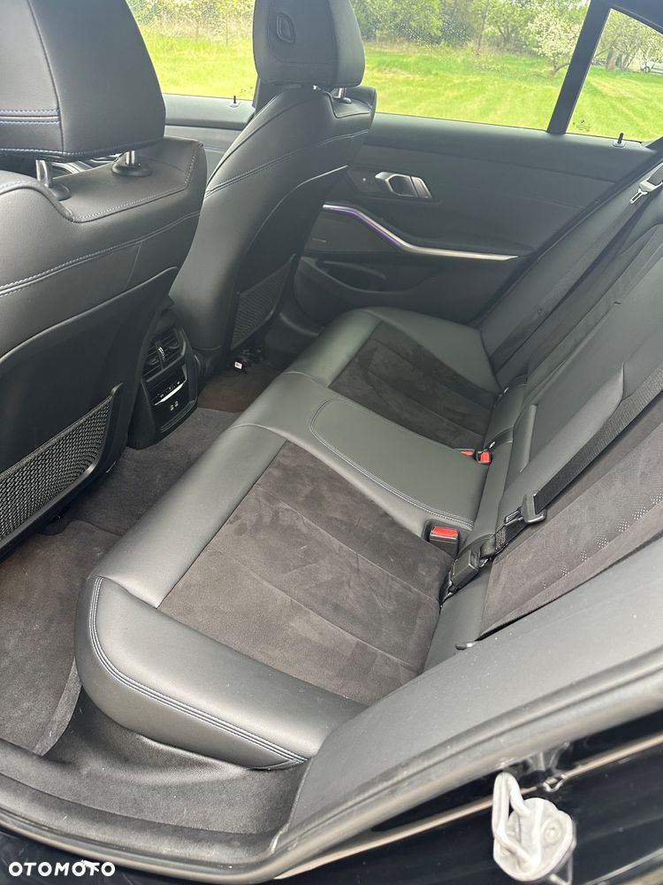 BMW Seria 3 330e M Sport - 18