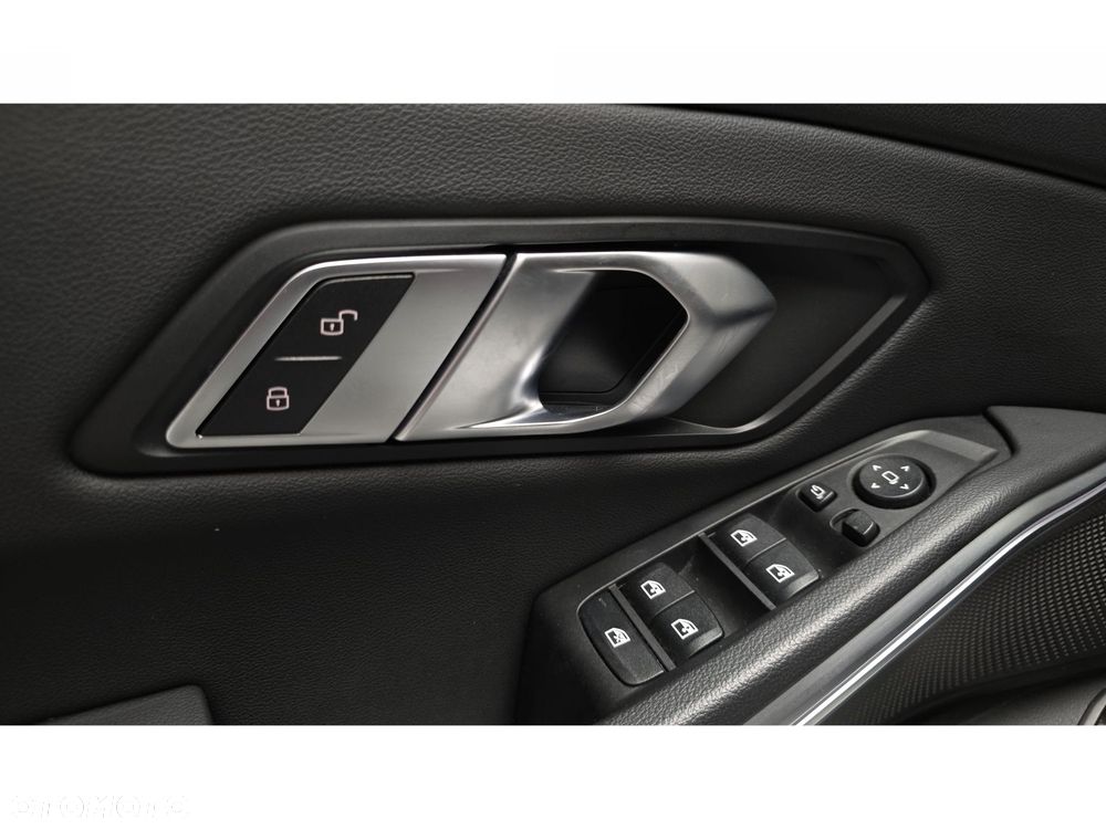 BMW Seria 3 320d xDrive mHEV M Sport - 30