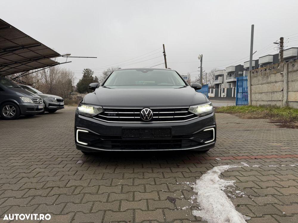 Volkswagen Passat - 1