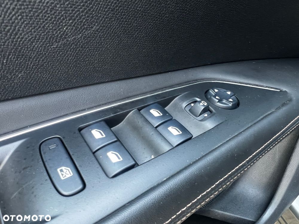 Peugeot 3008 PureTech 130 Stop & Start GPF Allure - 23