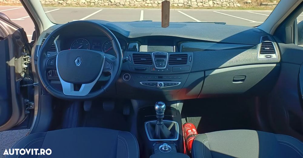 Renault Laguna dCi 110 FAP Bose Edition - 9
