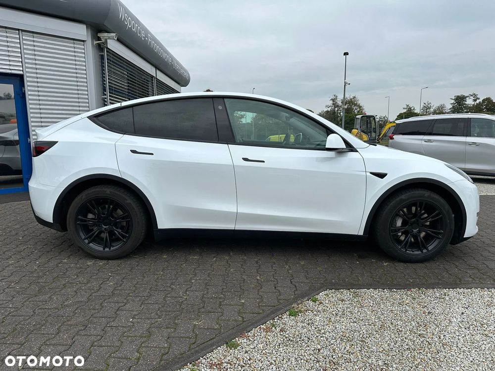 Tesla Y Model Long Range Dual Motor AWD - 3