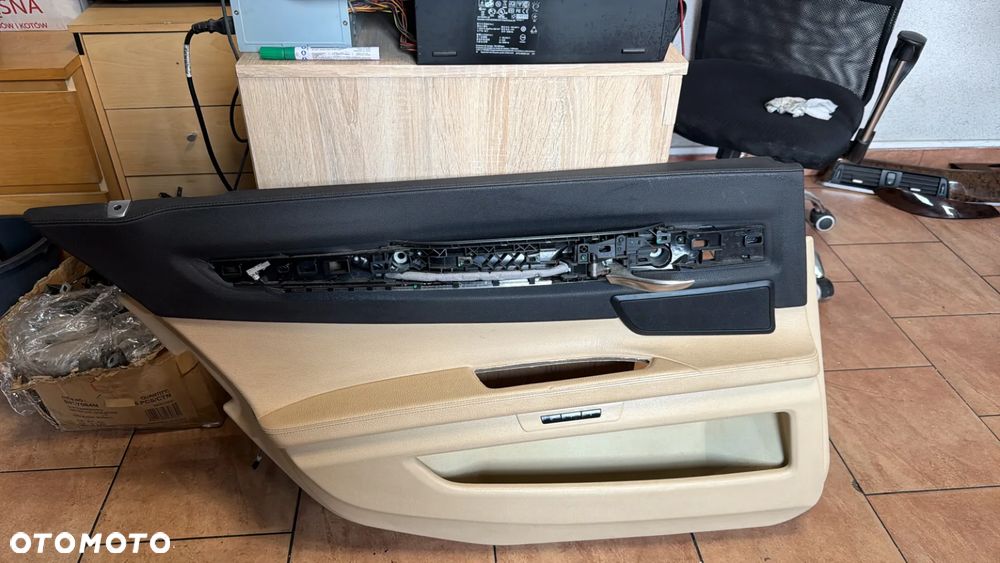 BMW F02 TAPICERKA DRZWI LEWY TYŁ - 1