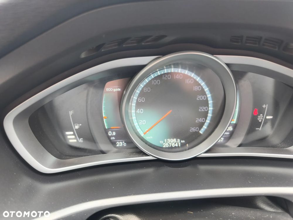 Volvo V40 D2 Summum - 17
