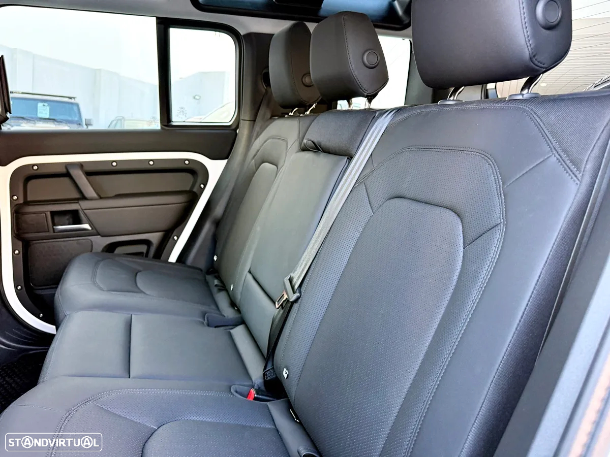 Land Rover Defender 2.0 P300e 110 AWD X-Dynamic SE - 33