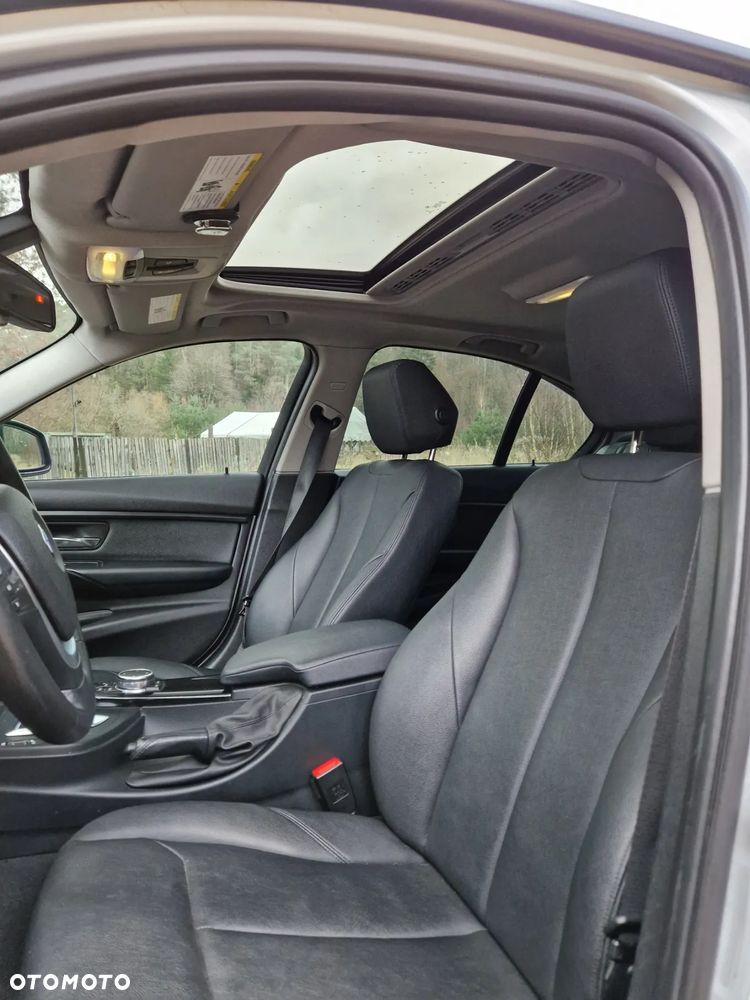 BMW Seria 3 328i Luxury Line - 28