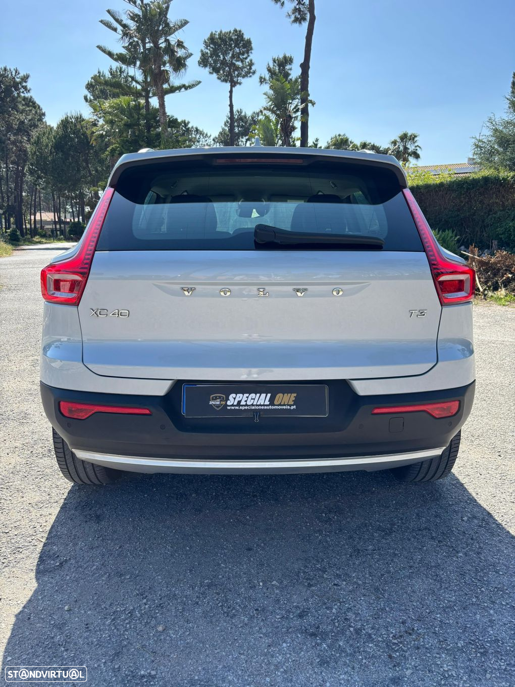 Volvo XC 40 1.5 T3 Momentum Plus Geartronic - 4
