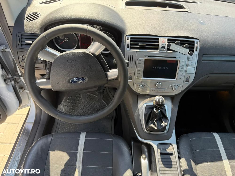 Ford Kuga 2.0 TDCi 4WD Titanium - 4