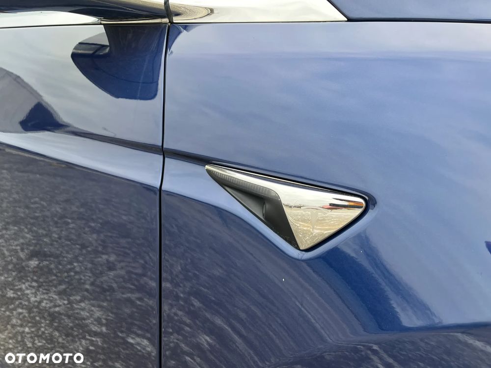 Tesla Model X 75 D - 11