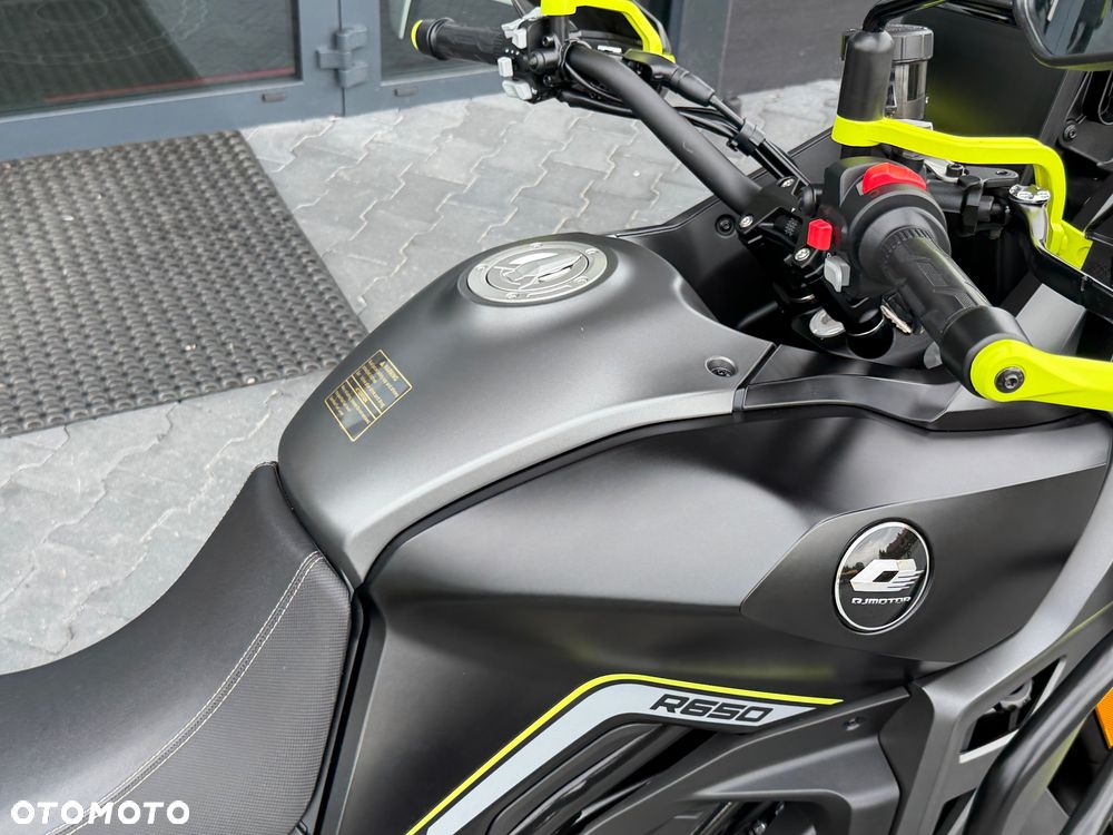 QJMOTOR SVT 650X - 16