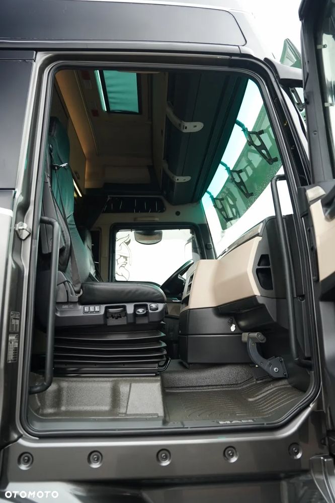MAN TGX 18.580 / GX / RETARDER / CAŁY NA PODUSZKACH / NAVI RIO / BOGATE WYPOSAŻENIE / - 37