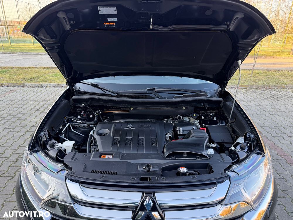 Mitsubishi Outlander 2.2 DI-D 4WD Automatik Edition+ - 34