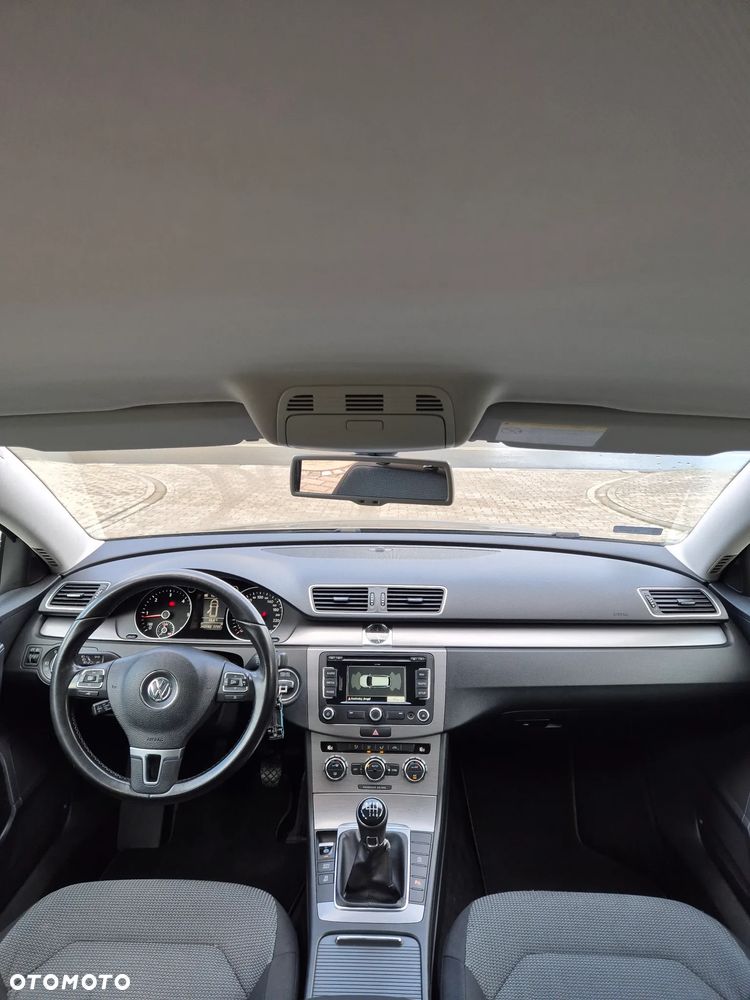 Volkswagen Passat 1.6 TDI Comfortline - 12