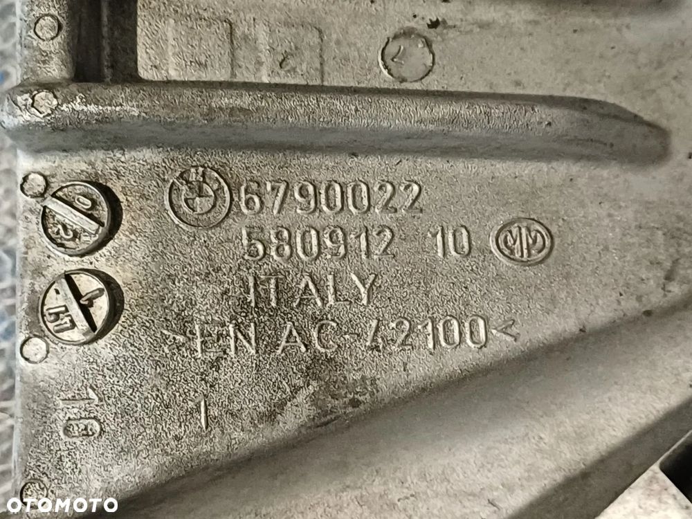 NR 14 Łapa silnika prawa strona BMW X5 E70 3.0TDI 6790022 - 8