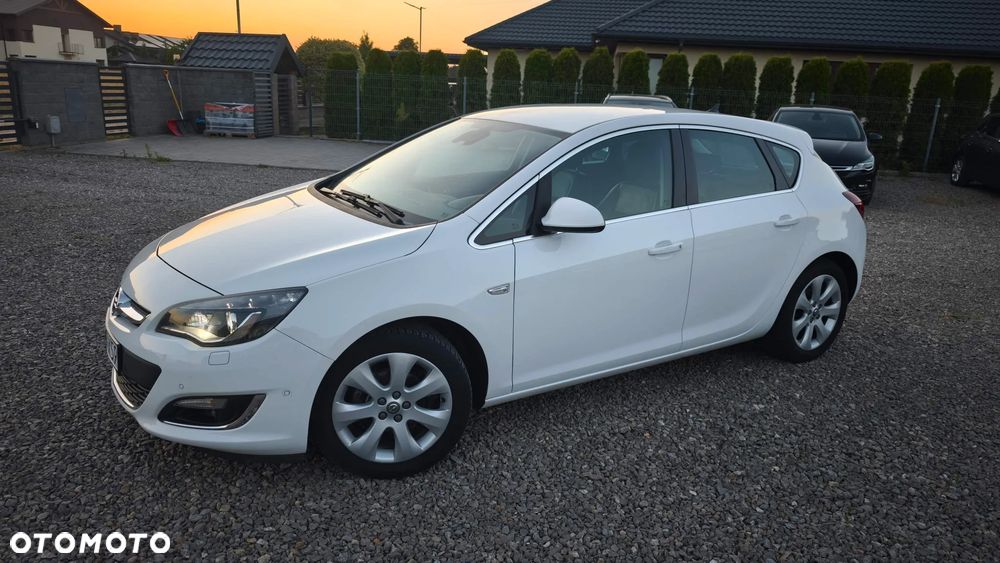 Opel Astra 1.4 T Cosmo S&S - 23