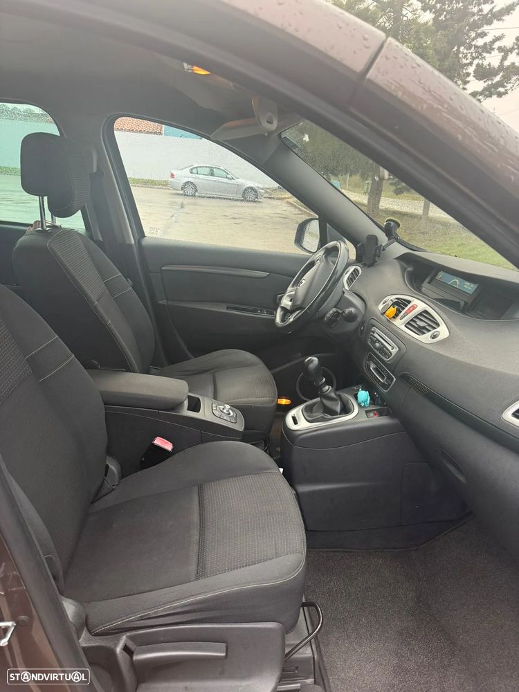 Renault Scénic 1.5 dCi Dynamique S - 17