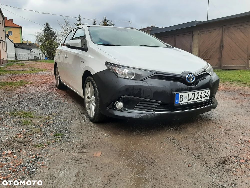 Toyota Auris 1.8 HSD Luna - 2