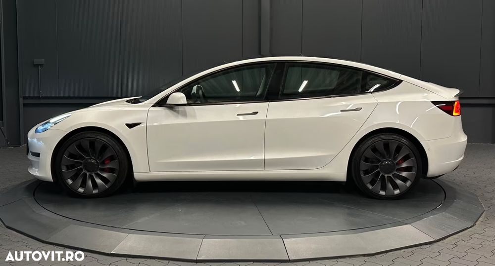 Tesla Model 3 - 5