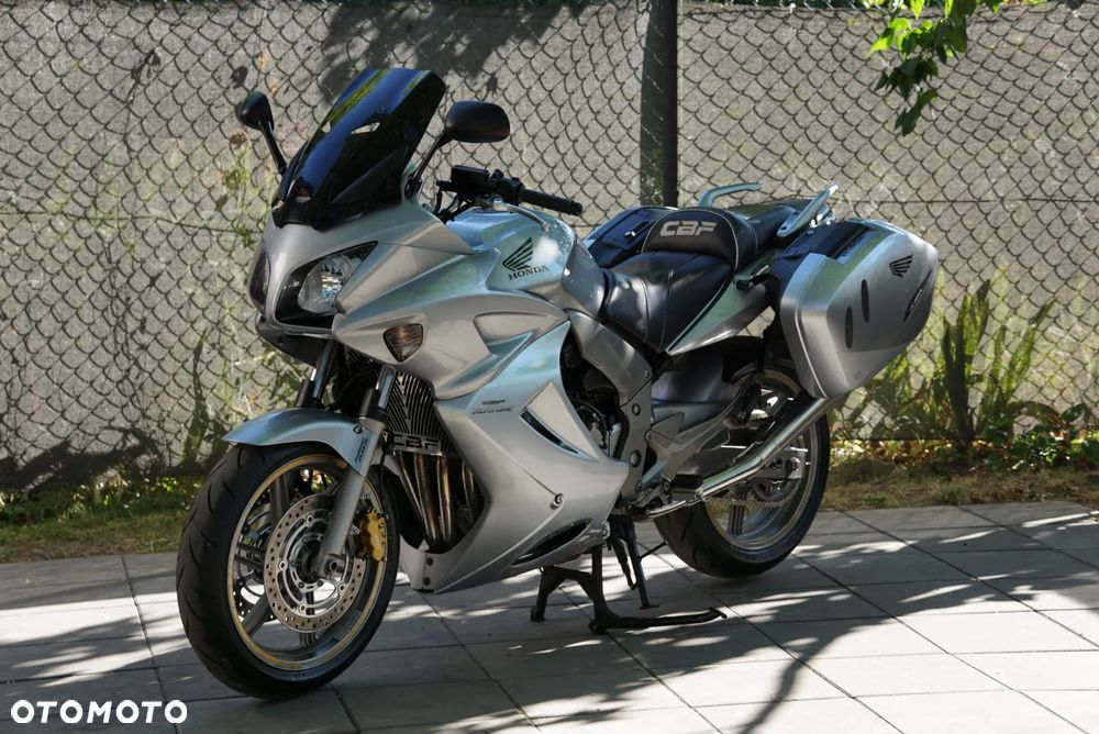 Honda CBF - 2