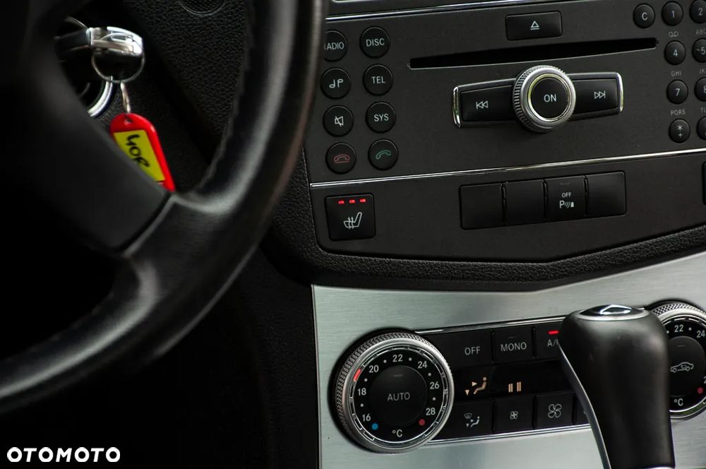Mercedes-Benz Klasa C 180 CGI Automatik BlueEFFICIENCY Elegance - 36