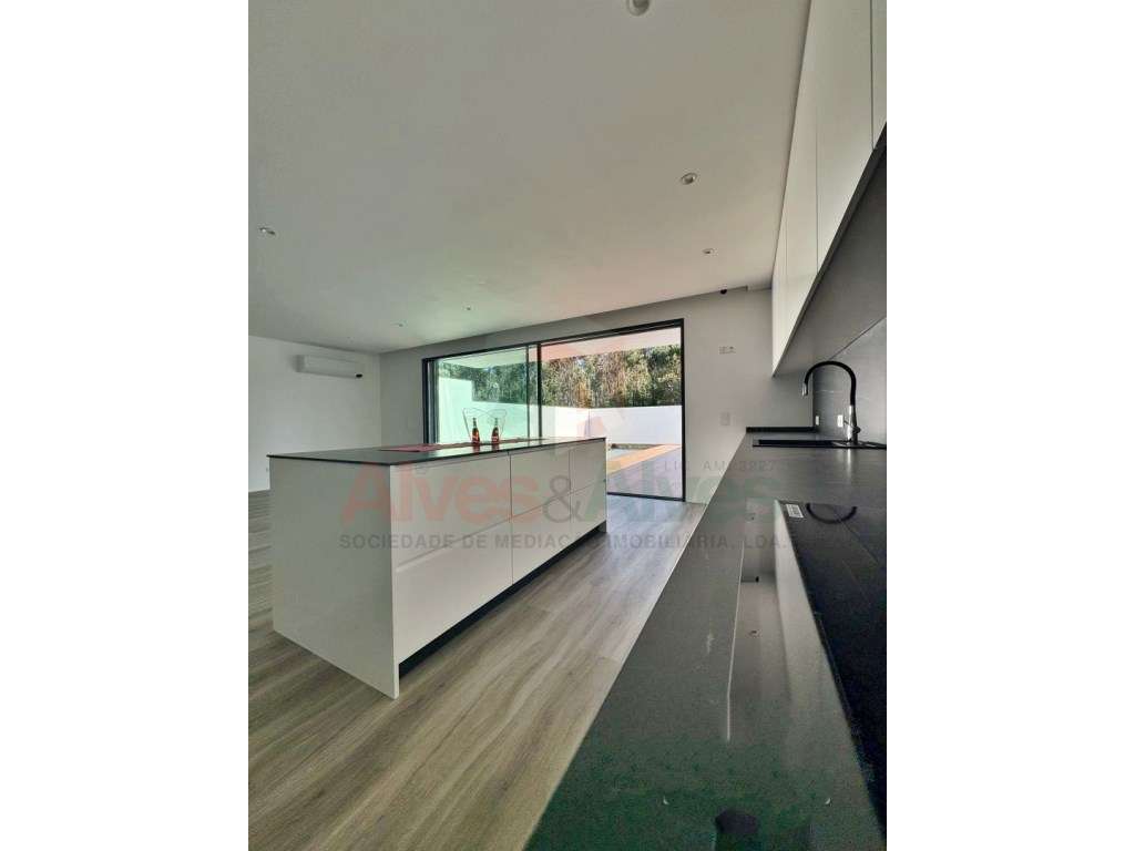 Moradia T4+1 - Castêlo da Maia- Pronta a habitar - Grande imagem: 2/9