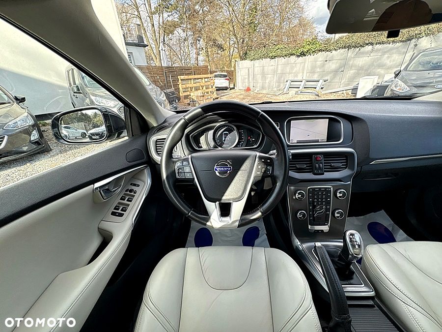 Volvo V40 D2 Summum - 28