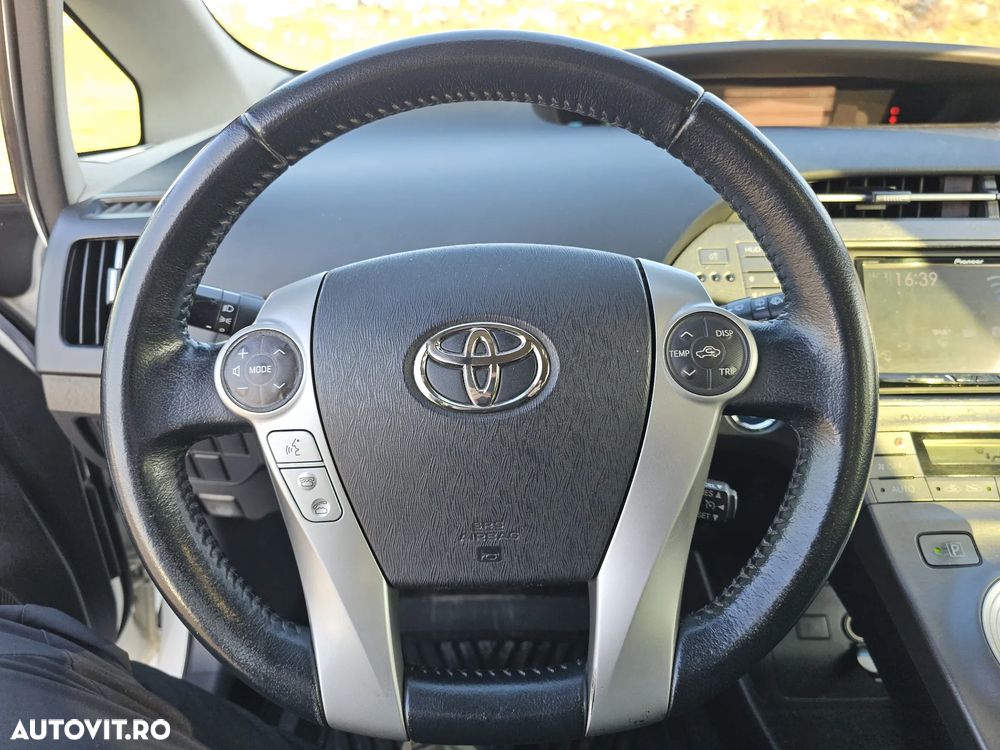 Toyota Prius (Hybrid) - 11