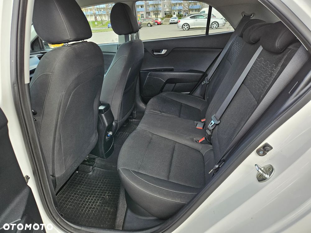 Kia Rio 1.2 L - 25