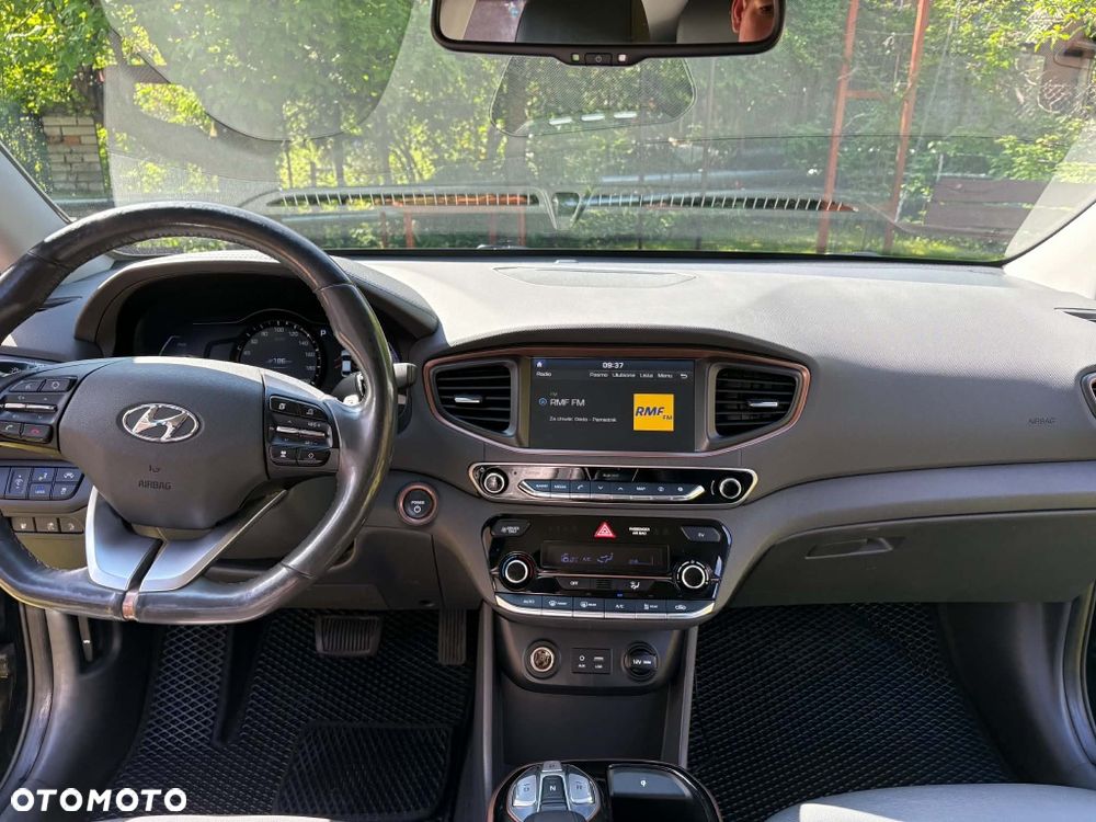 Hyundai IONIQ - 3