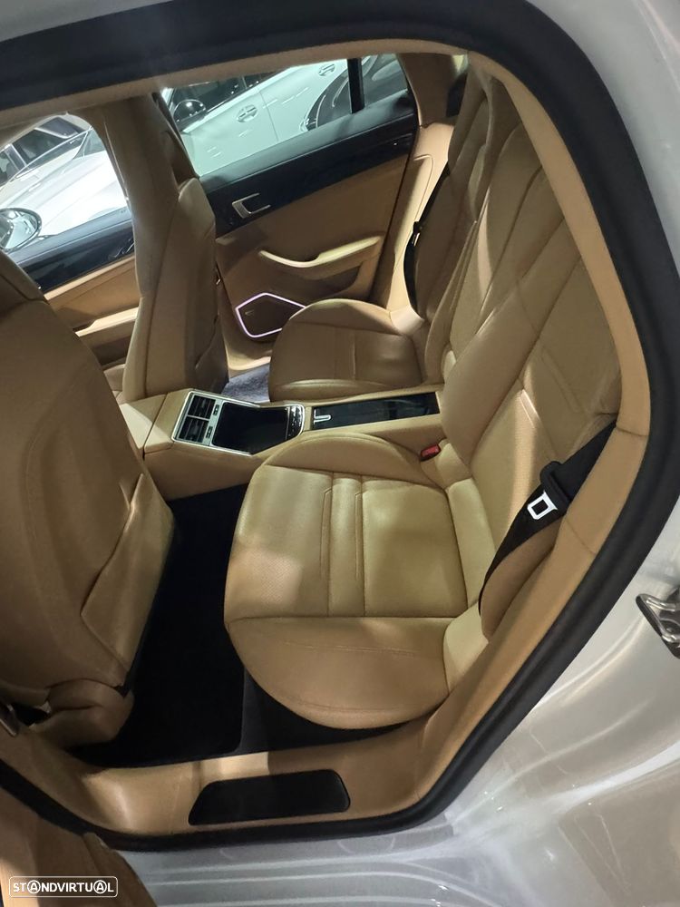 Porsche Panamera 4 E-Hybrid Platinum Edition - 19