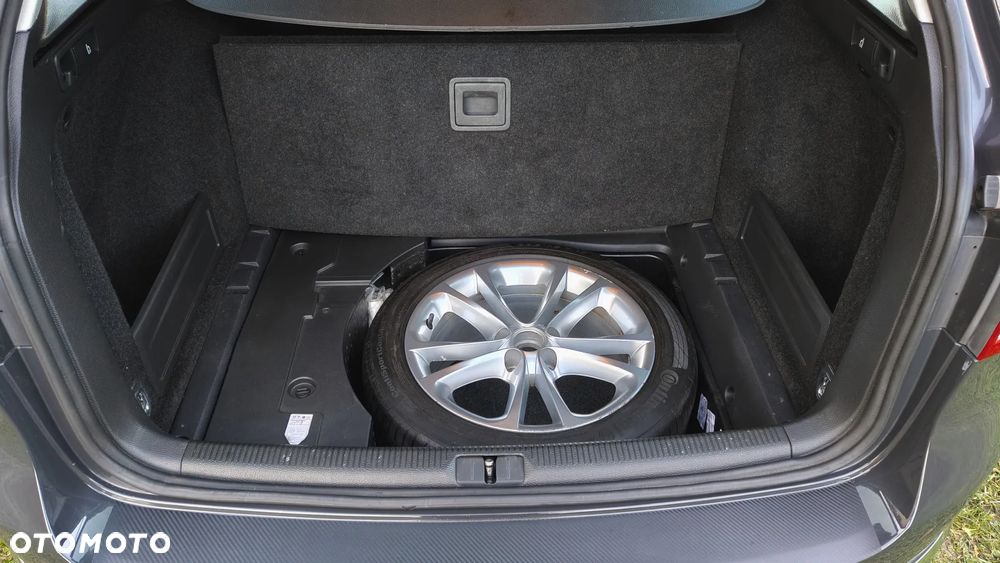 Volkswagen Passat 2.0 TDI Highline - 34