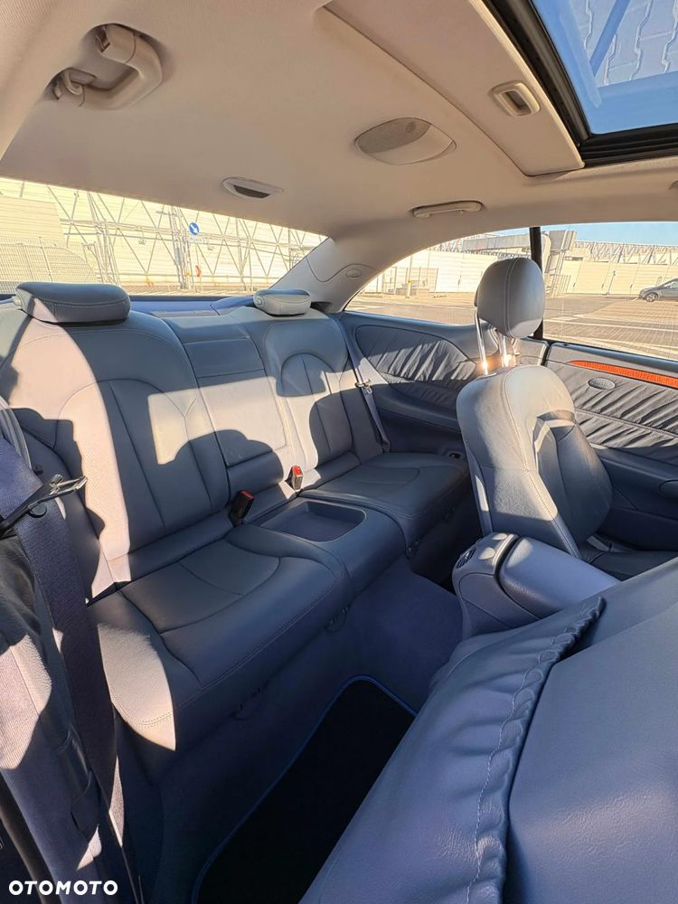 Mercedes-Benz CLK - 12