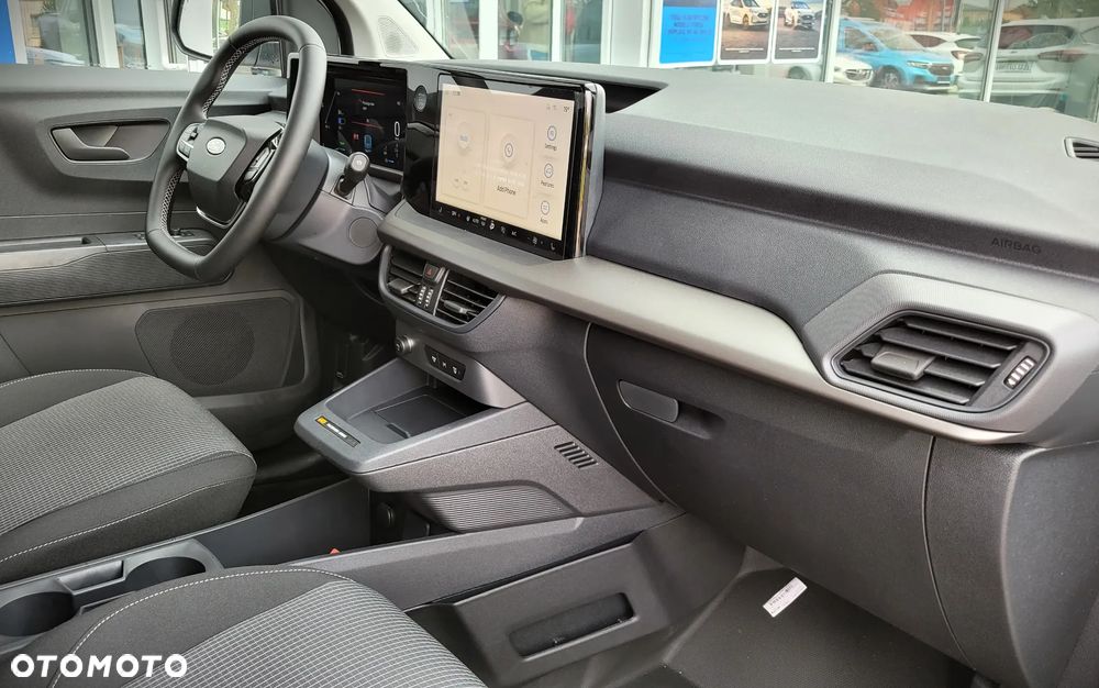 Ford Transit Courier - 10