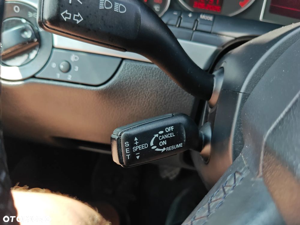 Audi A3 3-drzwiowe 1.8 Ambition - 23