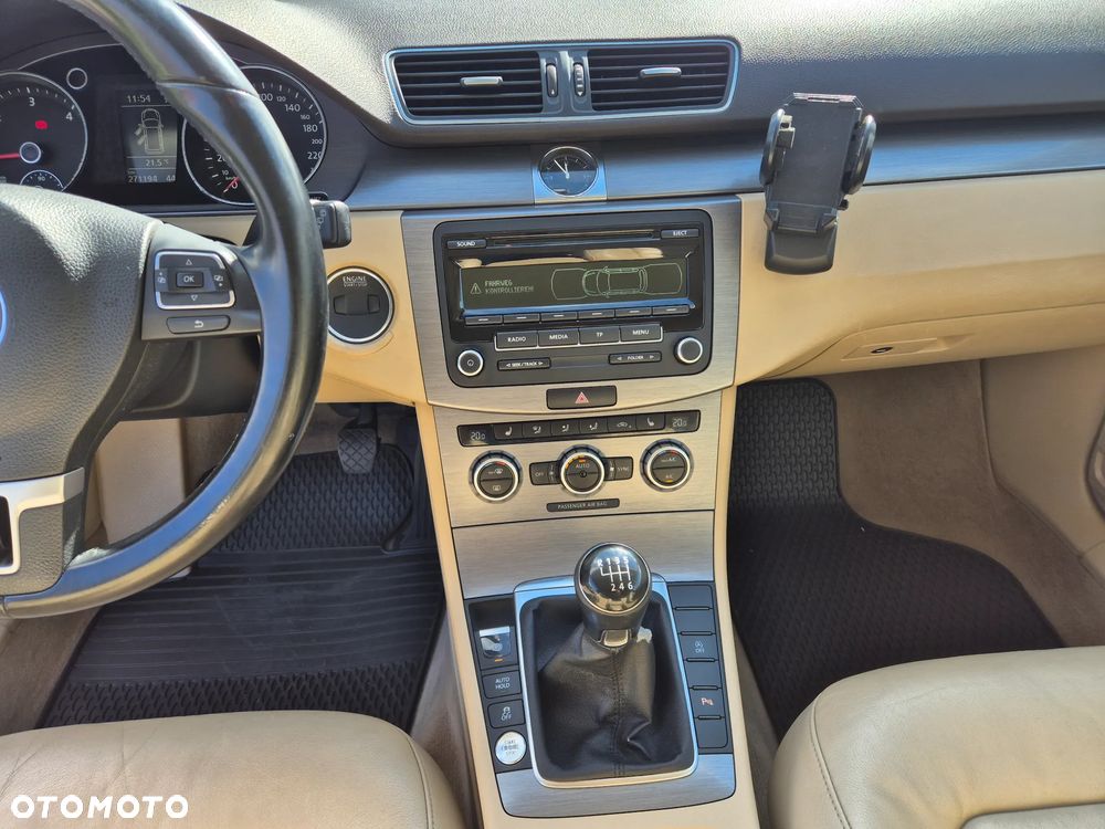 Volkswagen Passat 2.0 TDI Comfortline - 12