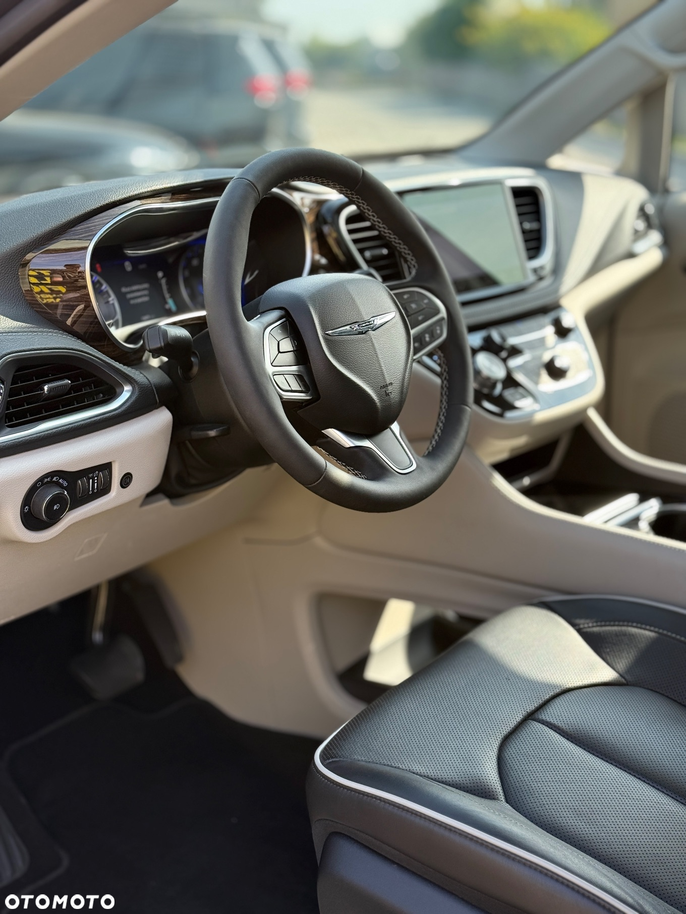Chrysler Pacifica - 16