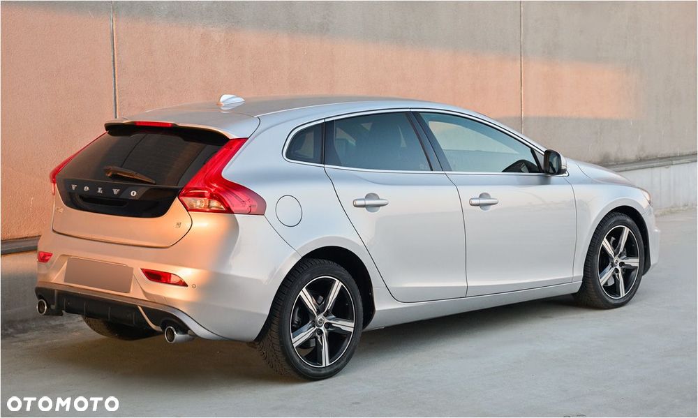 Volvo V40 D3 Geartronic RDesign - 13