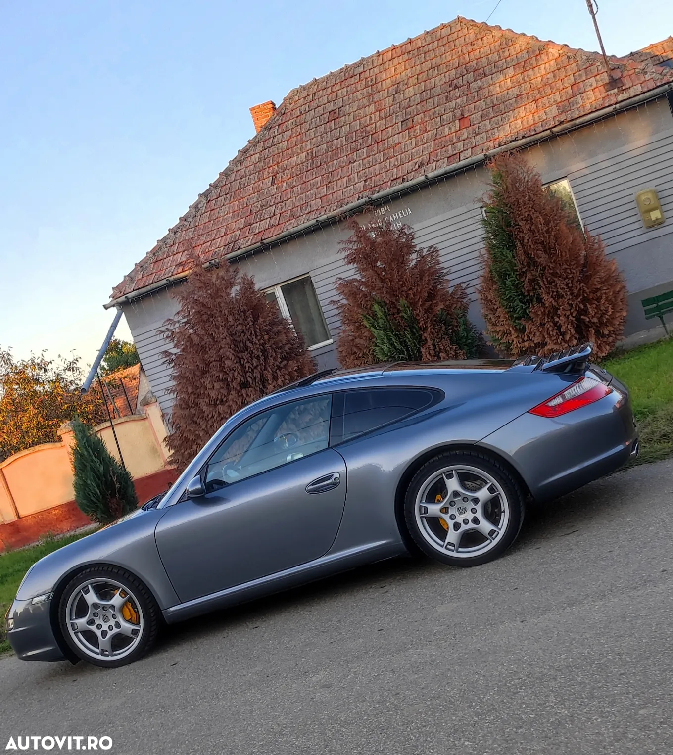Porsche 911 Carrera - 7