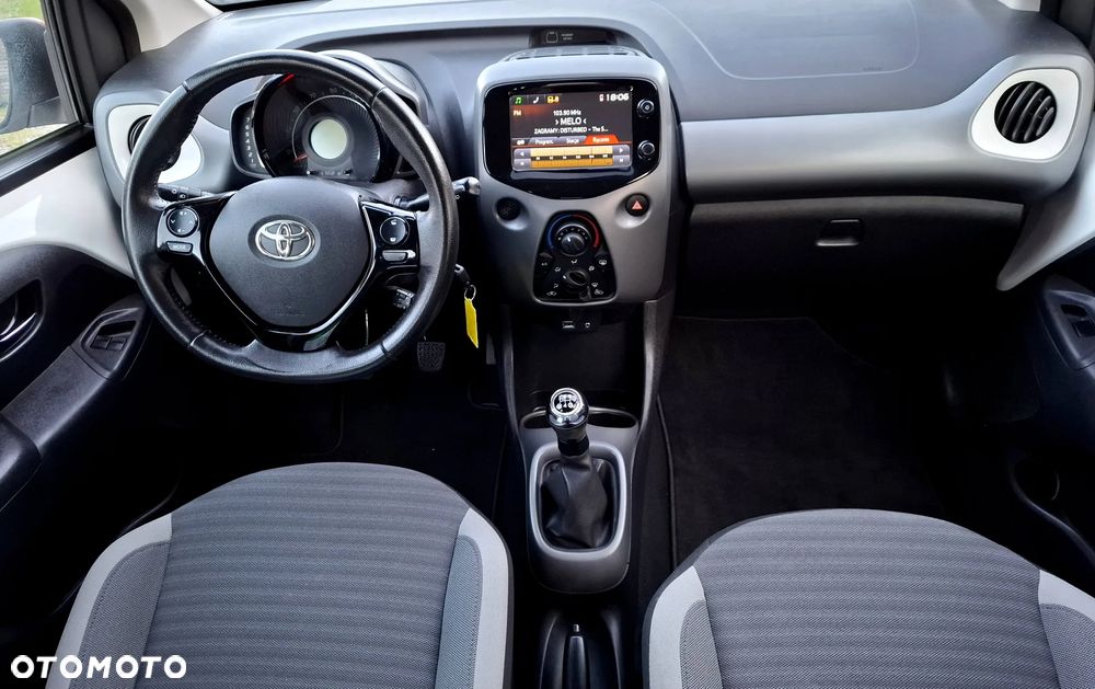 Toyota Aygo x-play connect - 2